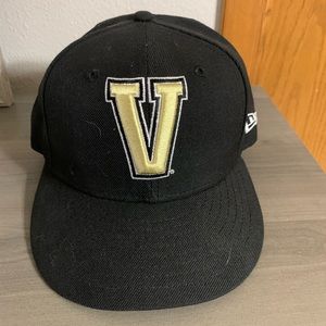 New era men’s black and gold Vanderbilt fitted hat size 7 1/4